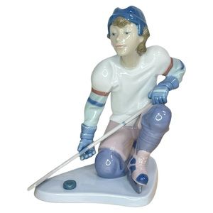 RETIRED Lladro #6108 Hockey Player In Original Box